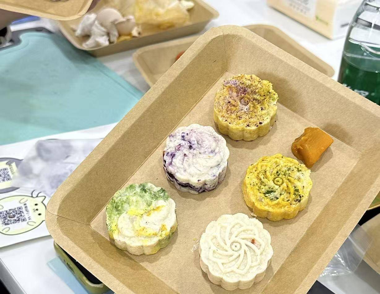 月饼热销还可量身定制有商家一周内售出上千枚ky开元棋牌“毛孩子”也过中秋！成都宠物(图1)