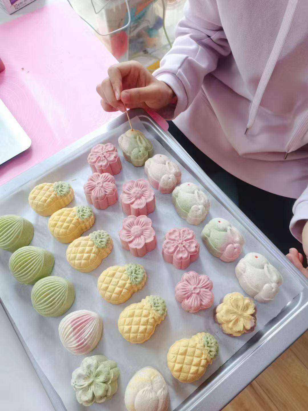 月饼热销还可量身定制有商家一周内售出上千枚ky开元棋牌“毛孩子”也过中秋！成都宠物(图2)